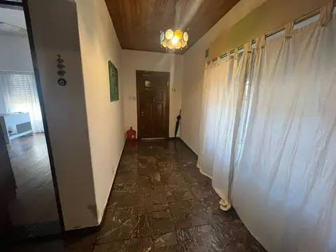 Depto Tipo Casa en Venta en Bernal, USD 85.000