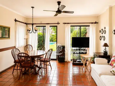 Casa 5 ambientes con 4 baños