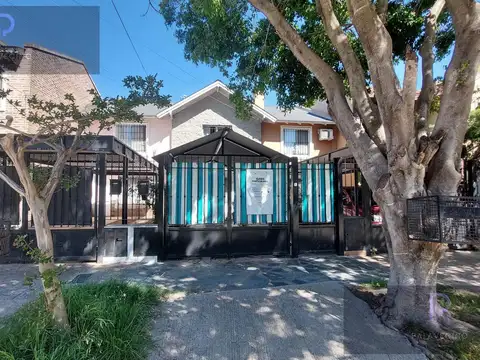 VENTA CASA TIPO TRIPLEX CON COCHERA, MUÑIZ