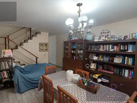 VENTA CASA TIPO TRIPLEX CON COCHERA, MUÑIZ