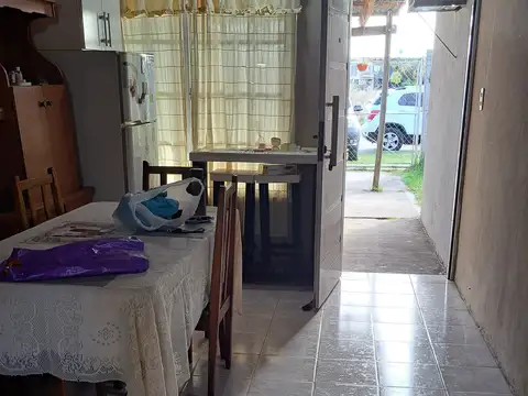 Casa 4 ambientes con 1 baño