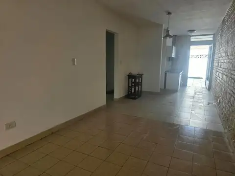 Casa 3 ambientes con 1 baño