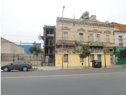 UNICO  LOTE TECHADO DE 2400 M2 SOBRE AV  PEDRO DE MENDOZA