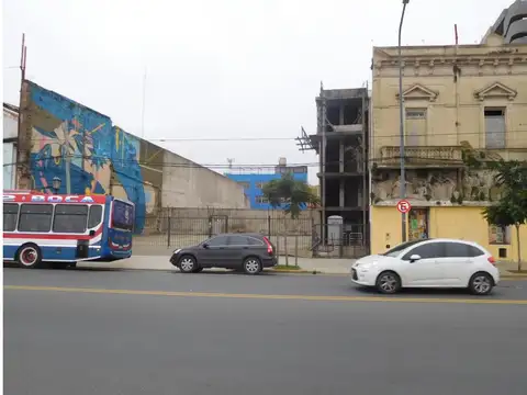 UNICO  LOTE TECHADO DE 2400 M2 SOBRE AV  PEDRO DE MENDOZA