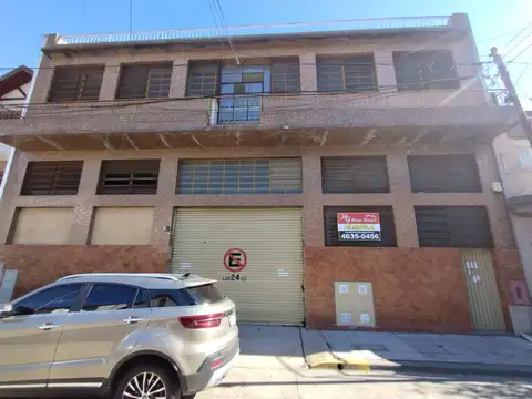 Galpón en alquiler con montacargas y trifásica – Liniers