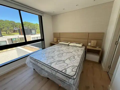 Casa en Alquiler con 1 cochera