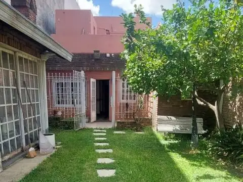GRAN CASA A REFACCIONAR, SE PUEDE FINANCIAR