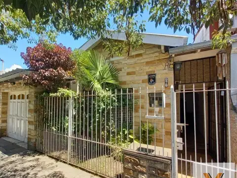 Casa en venta - 3 Dormitorios 2 Baños - 225Mts2 - Ituzaingó