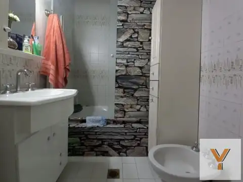 Casa 4 ambientes con 2 baños