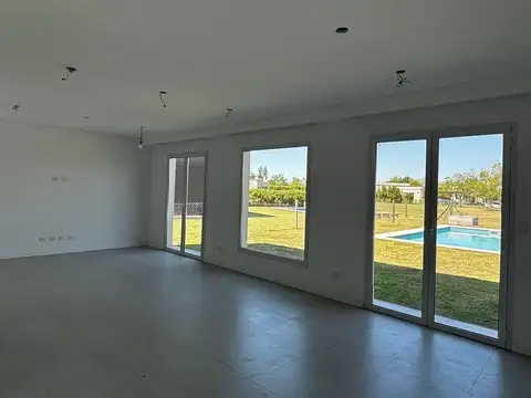 Casa 4 ambientes con 3 baños