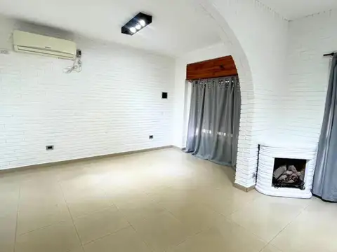 Depto Tipo Casa en Alquiler de 3 ambientes