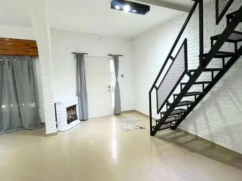 Depto Tipo Casa en Alquiler en Lanus Oeste, $ 800.000