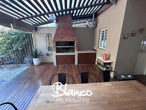 Casa 3 ambientes con 2 baños