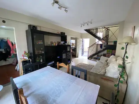 Depto Tipo Casa 4 ambientes con 2 baños