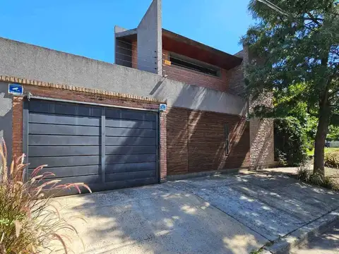 Casa 6 amb Venta El Palomar Pileta Parque PERMUTA