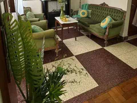 Depto Tipo Casa 5 ambientes con 2 baños