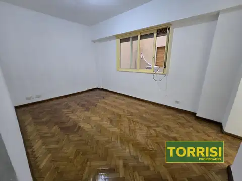 Centenario 100 , Piso 1