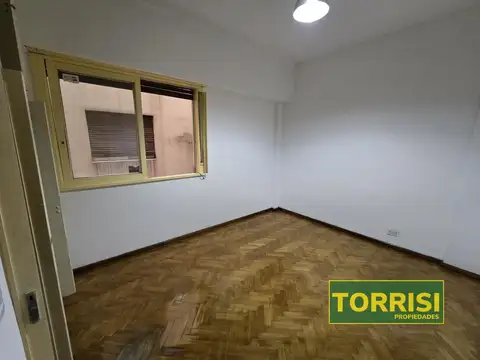 Centenario 100 , Piso 1