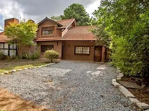 Casa en venta - 4 dormitorios 2 baños - 1 cochera - 197mts2 - Pinamar