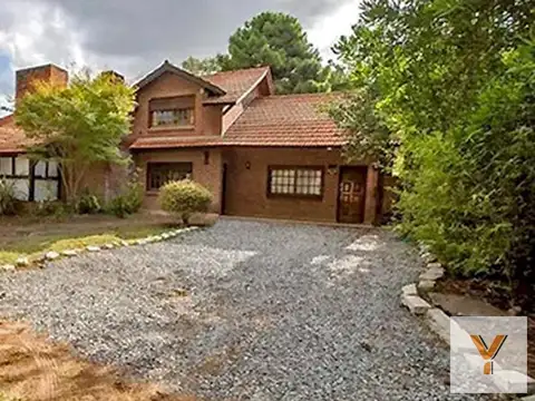 Casa en venta - 4 dormitorios 2 baños - 1 cochera - 197mts2 - Pinamar