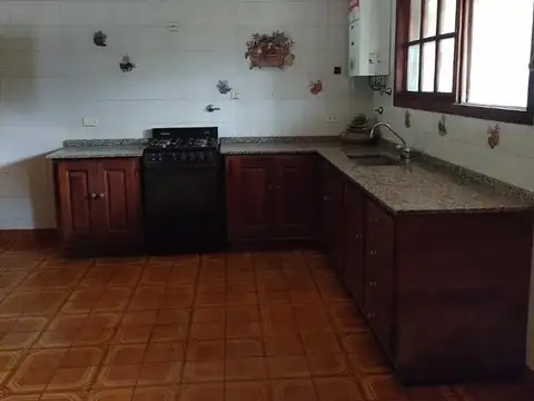 Casa en venta - 4 dormitorios 2 baños - 1 cochera - 197mts2 - Pinamar