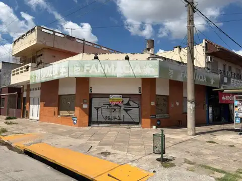 Se ALQUILA Local de 150 m² en Esquina sobre Av. San Martín