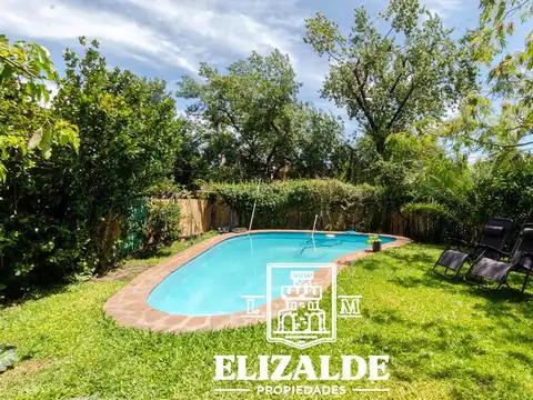 Casa en Venta con 2 cocheras