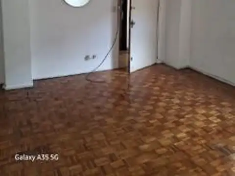 Departamento  en Venta Monoambiente  Once con Patio