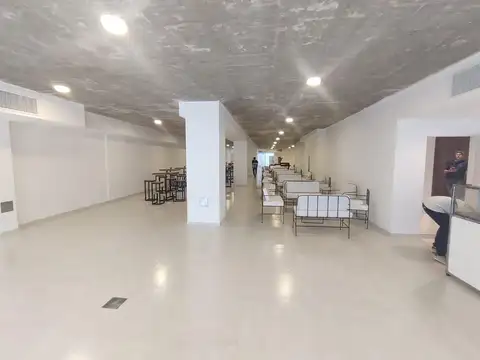 VENTA O ALQUILER - Amplio local - Gran oportunidad Comercial