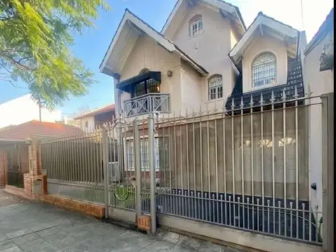 Hermoso chalet 5 ambientes con pileta en Lanus!