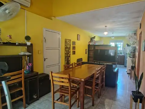 VENTA - CASA DE DOS DORMITORIOS AMPLIO PATIO VERDE - CAPITAN BERMUDEZ