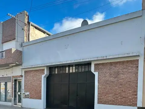 GALPON EN VENTA  CENTRO DE LUJAN  EXCELENTE UBICACION 