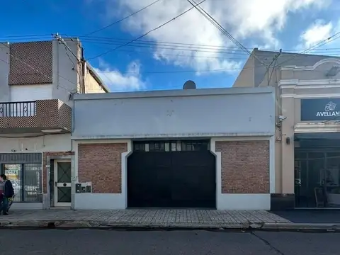 GALPON EN VENTA  CENTRO DE LUJAN  EXCELENTE UBICACION 