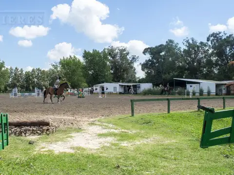 Lote de 888m² en venta en Casuarinas del Pilar
