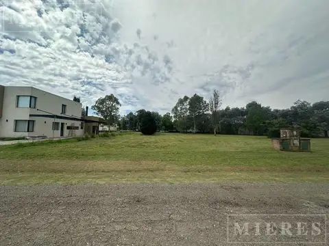 Lote de 888m² en venta en Casuarinas del Pilar