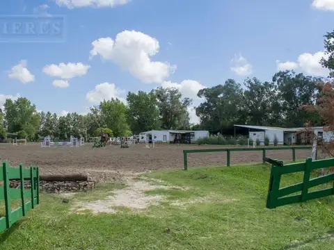 Lote de 888m² en venta en Casuarinas del Pilar
