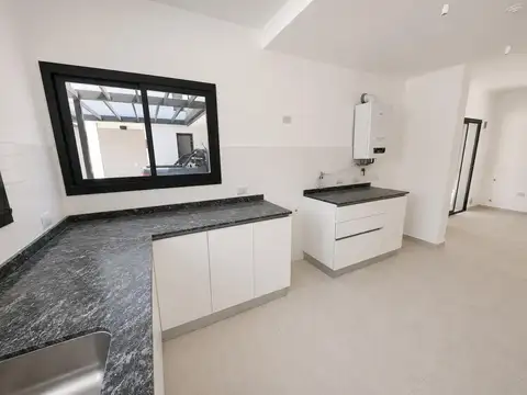 Casa en Venta con 3 cocheras