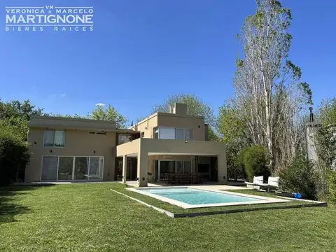 Casa Moderna en venta en Club de Campo San Francisco