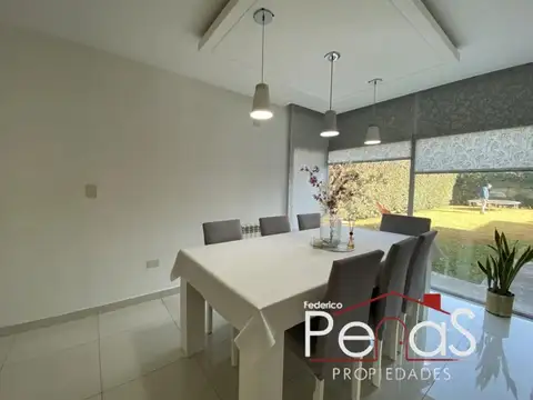 Casa 5 ambientes con 3 baños