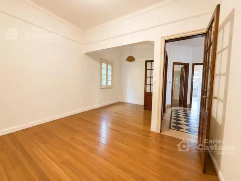 Casa en Alquiler con 2 cocheras