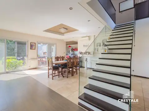 Venta - Casa 4 dormitorios y comodín en barrio privado - Miraflores, Funes.