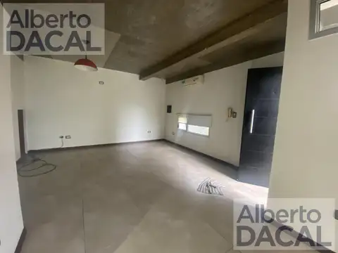 Casa en Alquiler con 1 cochera