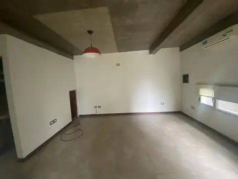 EXCELENTE DUPLEX EN CITY BELL PROX. A CENTRO EN IMPECABLE ESTADO. DOS DORMI,BAÑO MAS TOILLETE, COCIN