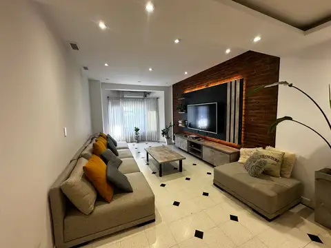 Casa en Venta en Moreno, USD 195.000