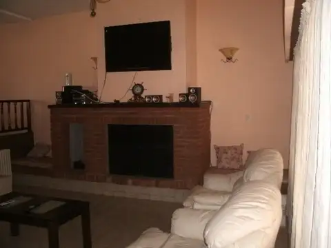 Casa 6 ambientes con 5 baños