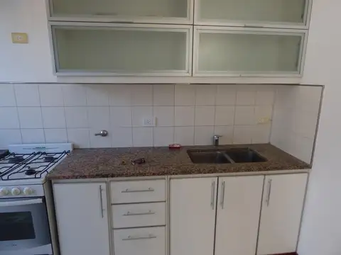 Casa en Alquiler con 2 cocheras