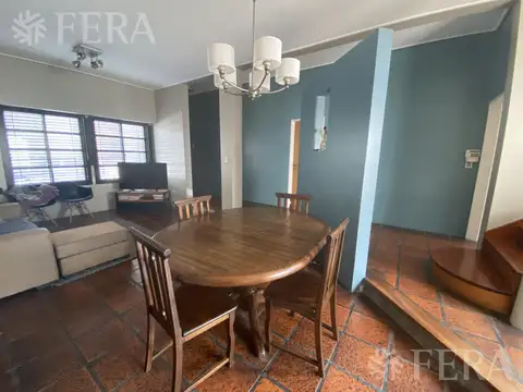 Venta casa 5 ambientes con cochera en Wilde