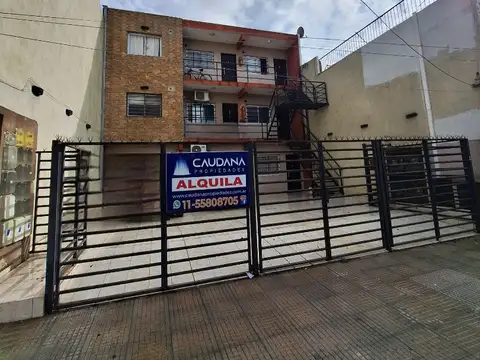 Departamento con cochera en venta en San Justo