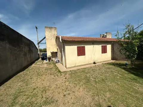 VENTA CASA 3 DORMITORIOS BOWER CÓRODBA