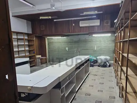 CASA EN VENTA CON LOCAL COMERCIAL AL FRENTE